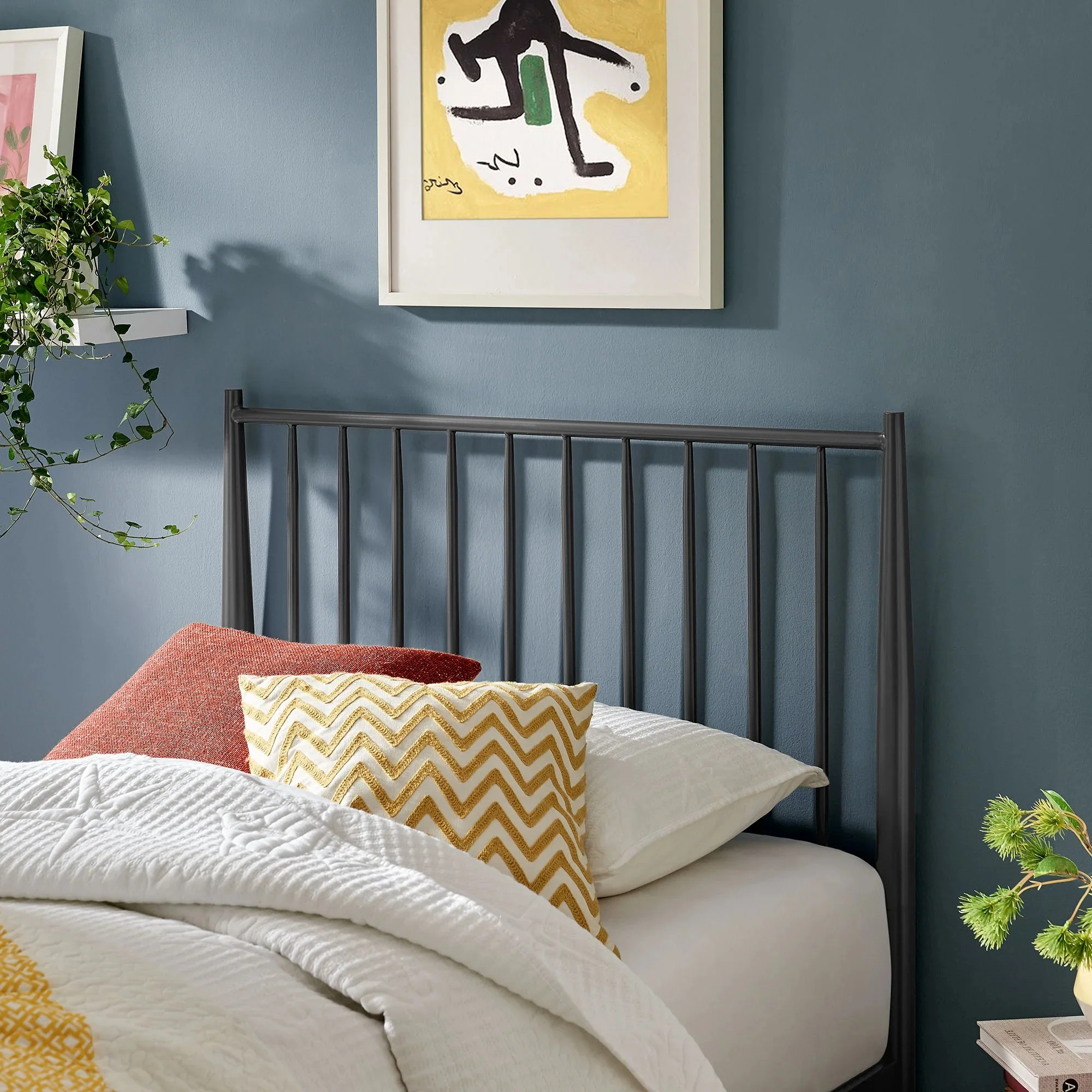 Adair Spindle Metal Platform Bed - Image 3
