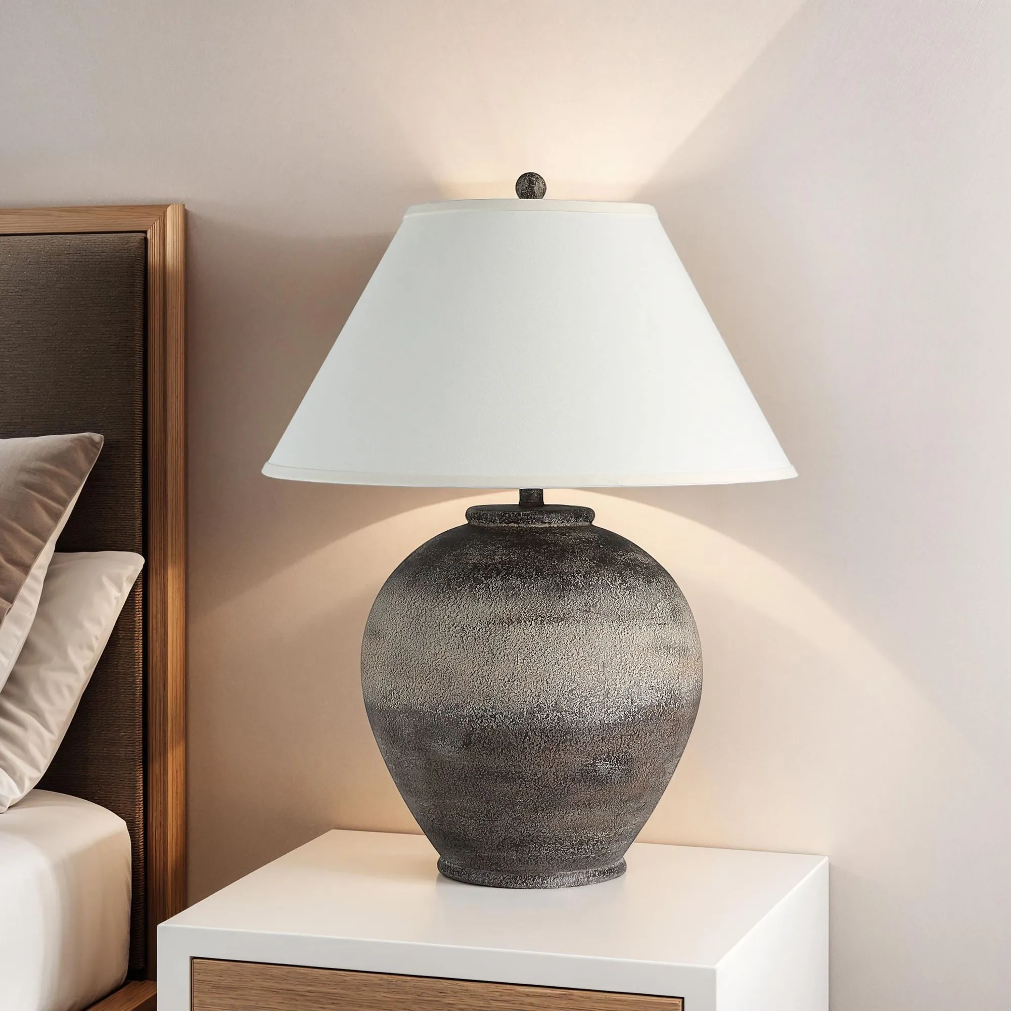 Bronce Table Lamp - Image 2