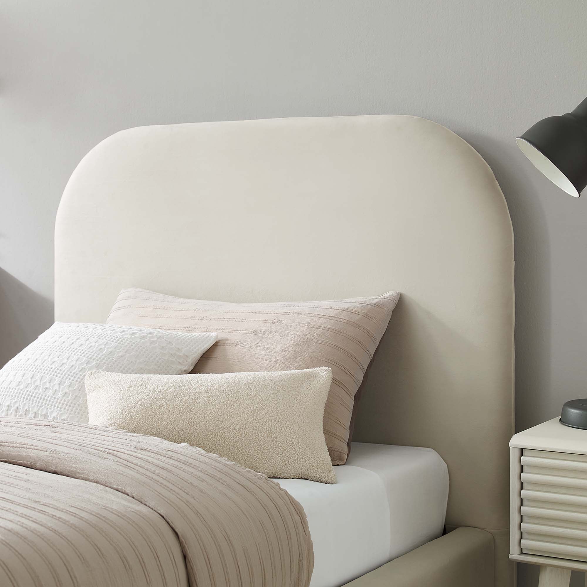 Keynote Performance Velvet Curved Platform Bed - Image 4