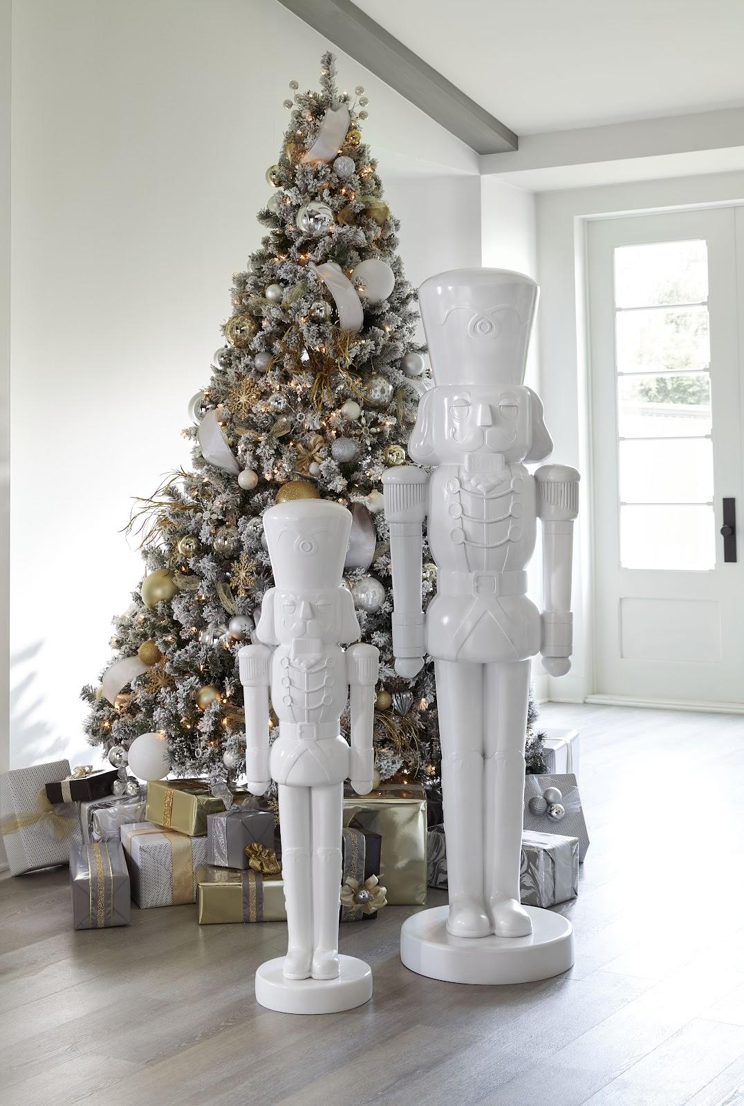 Nutcracker Soldier Sculpture 4ft, White - Image 9