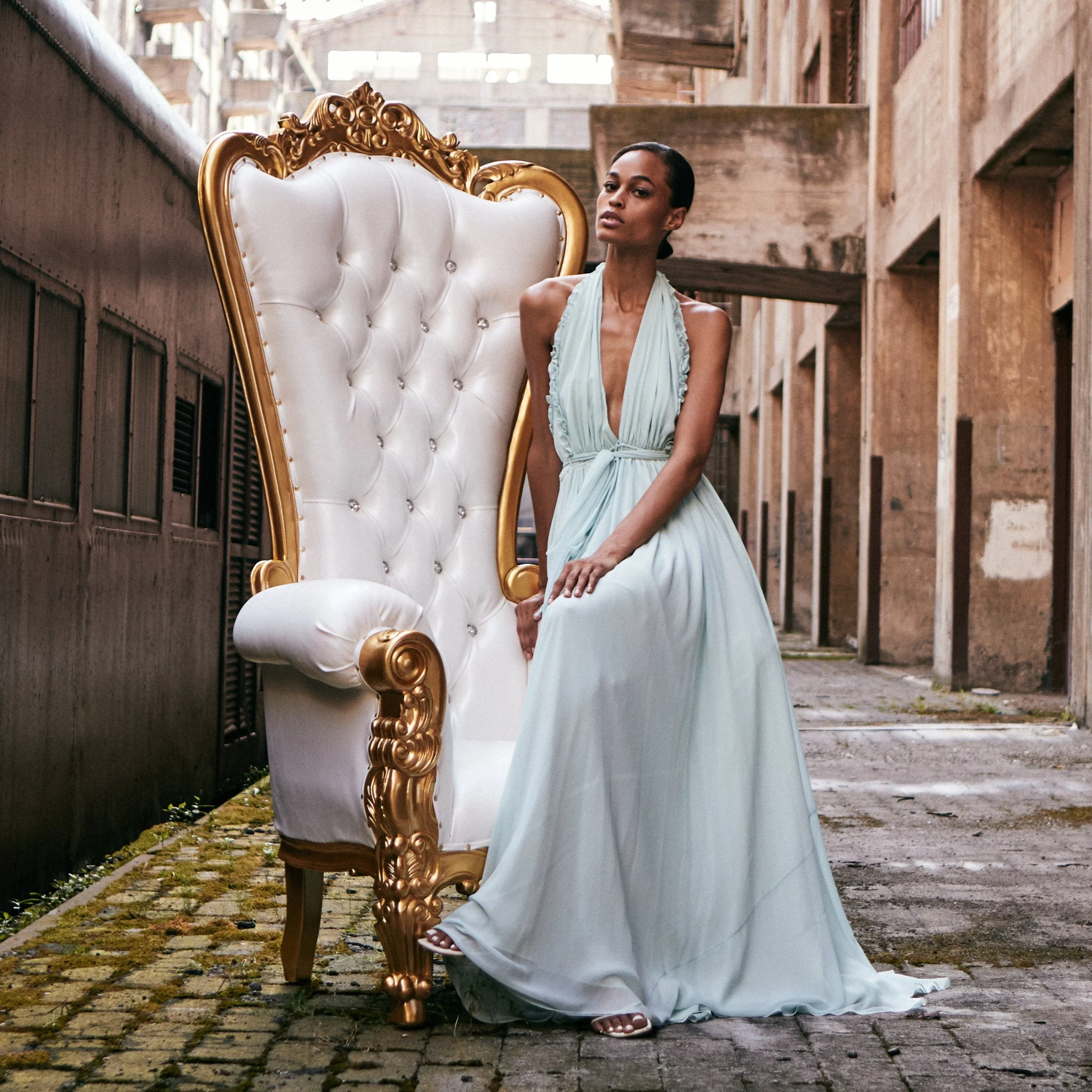Queen Tiffany Throne Chair - Vinyl - Image 2