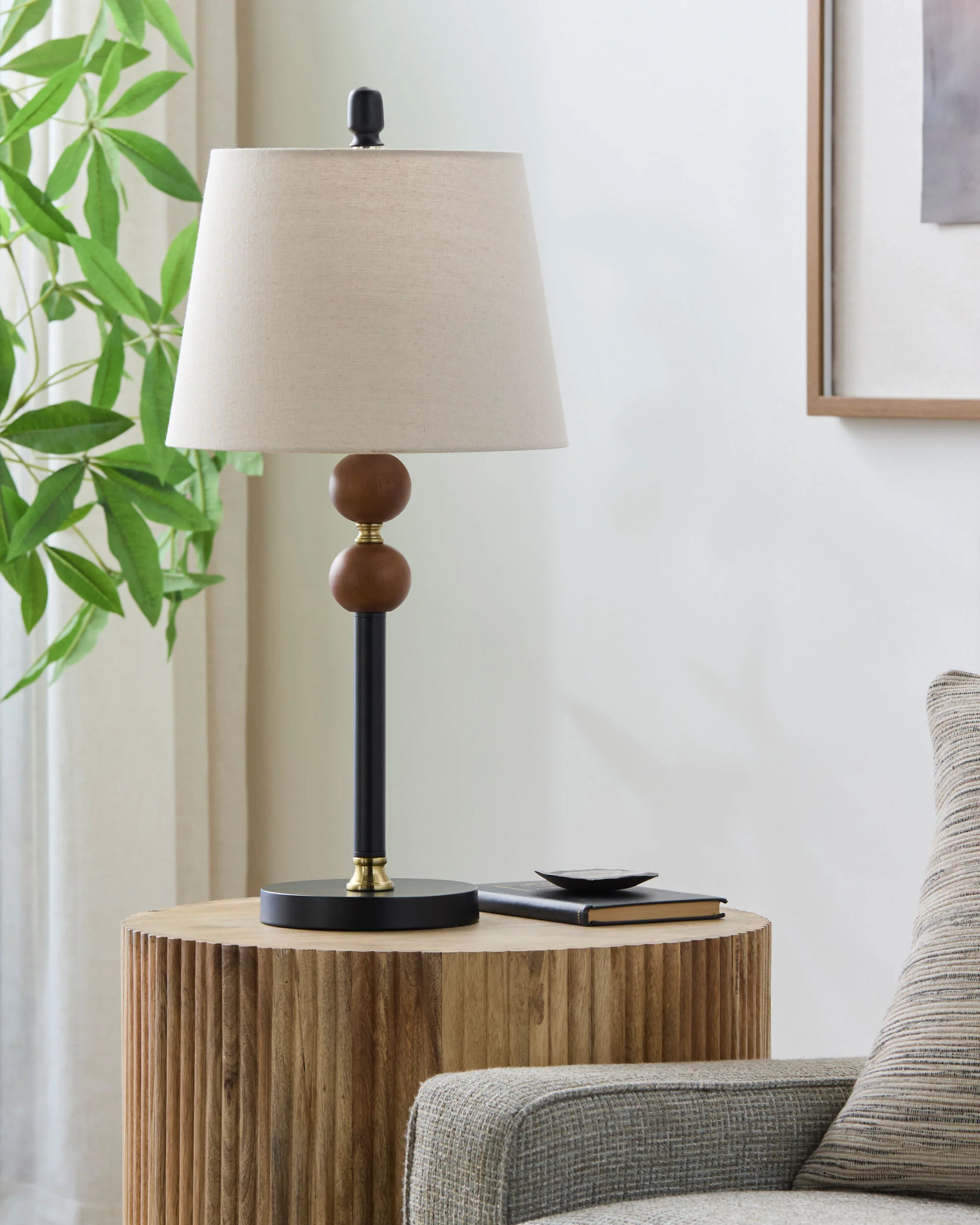 Ragay Accent Table Lamp - Image 3