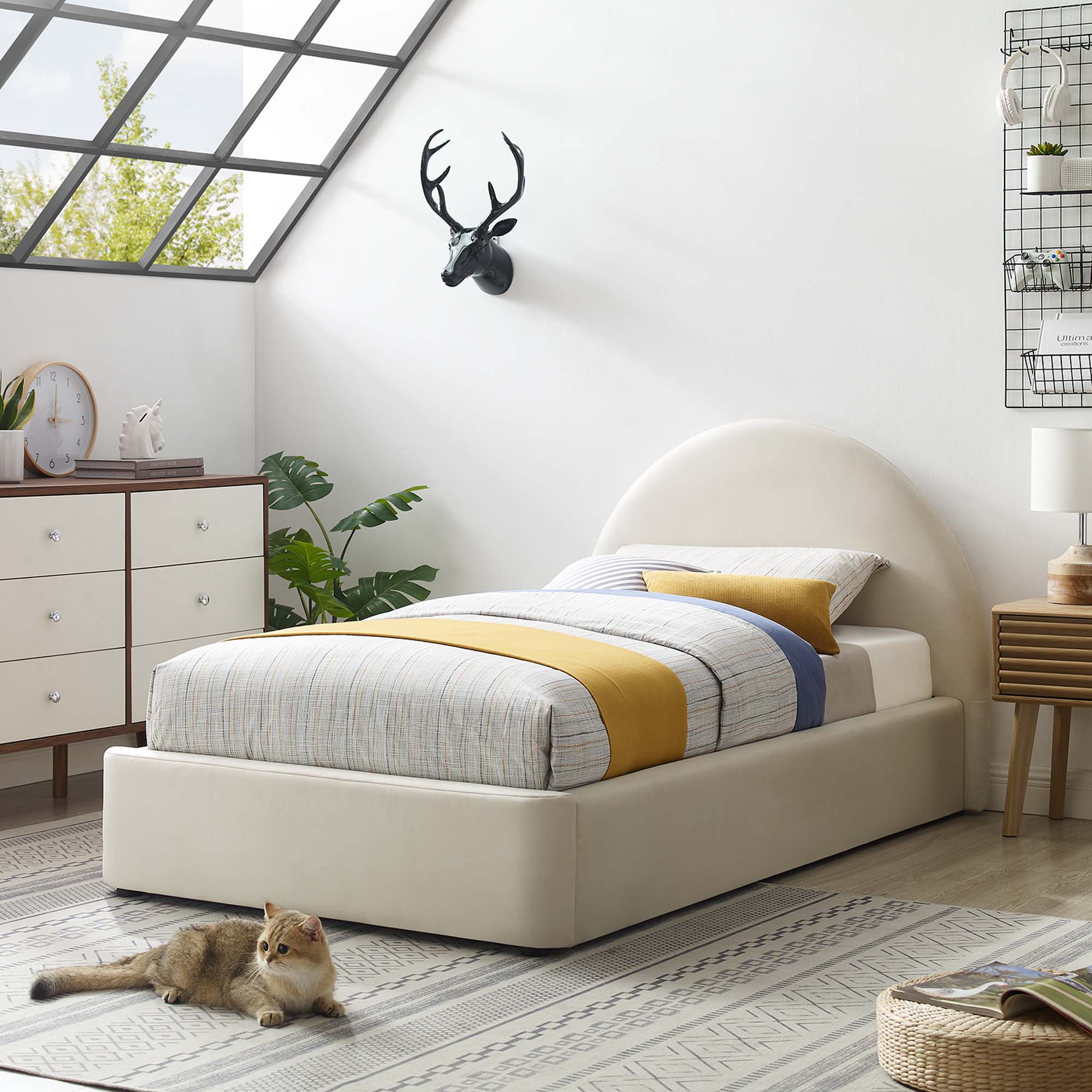 Resort Performance Velvet Arched Round Platform Bed - Image 18