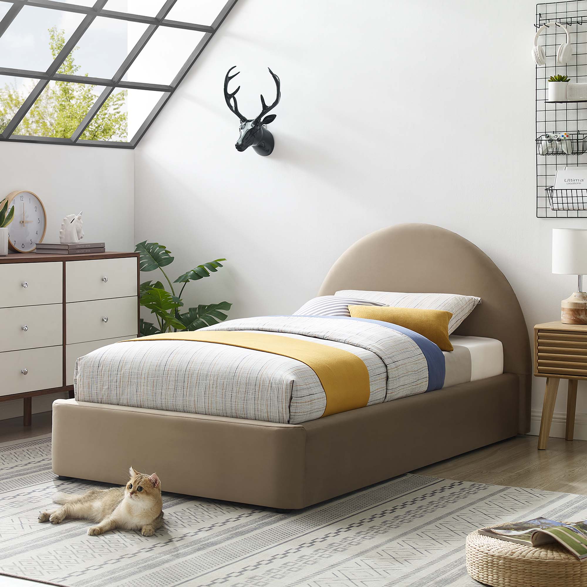 Resort Performance Velvet Arched Round Platform Bed - Image 9