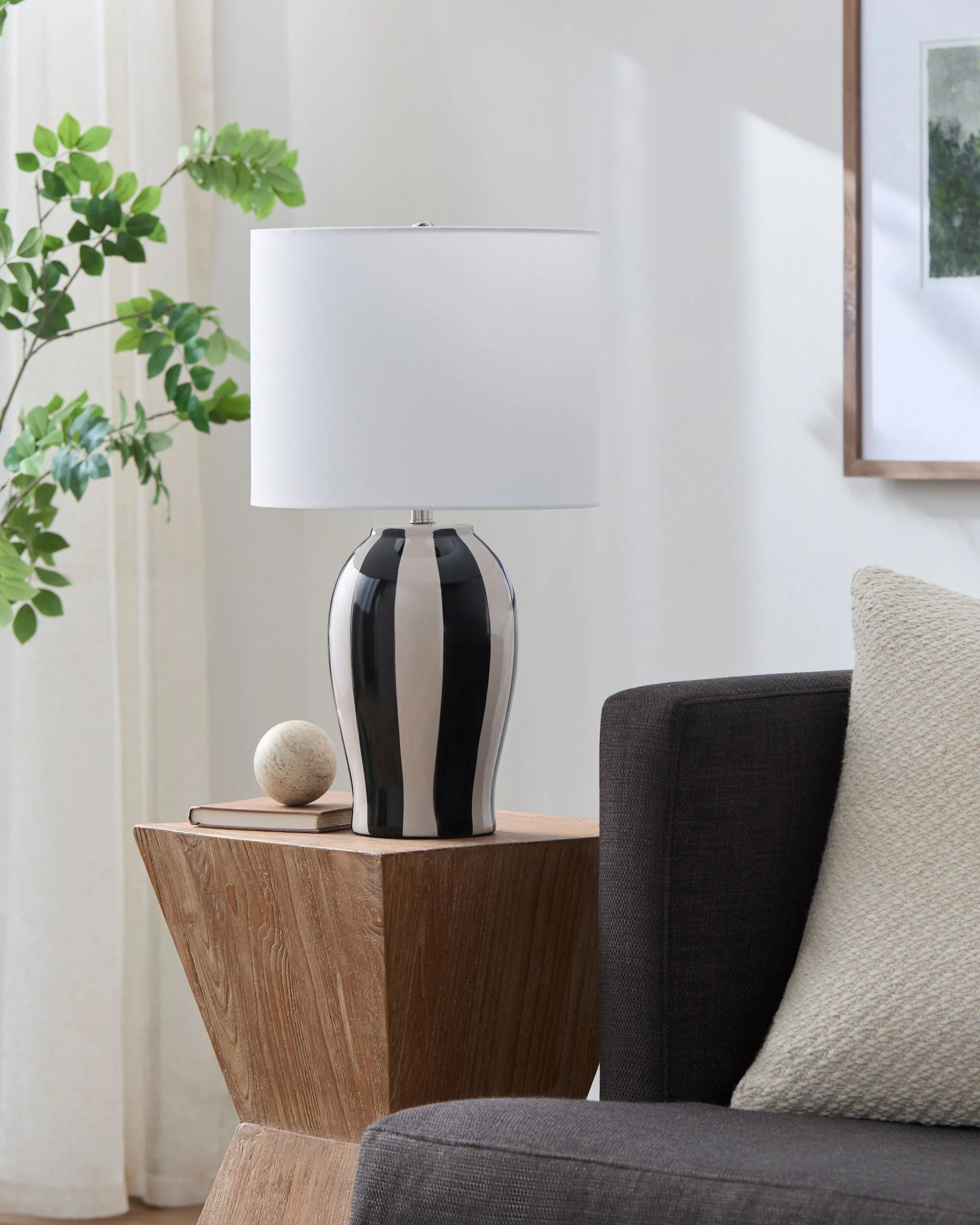 Rethel Accent Table Lamp - Image 9