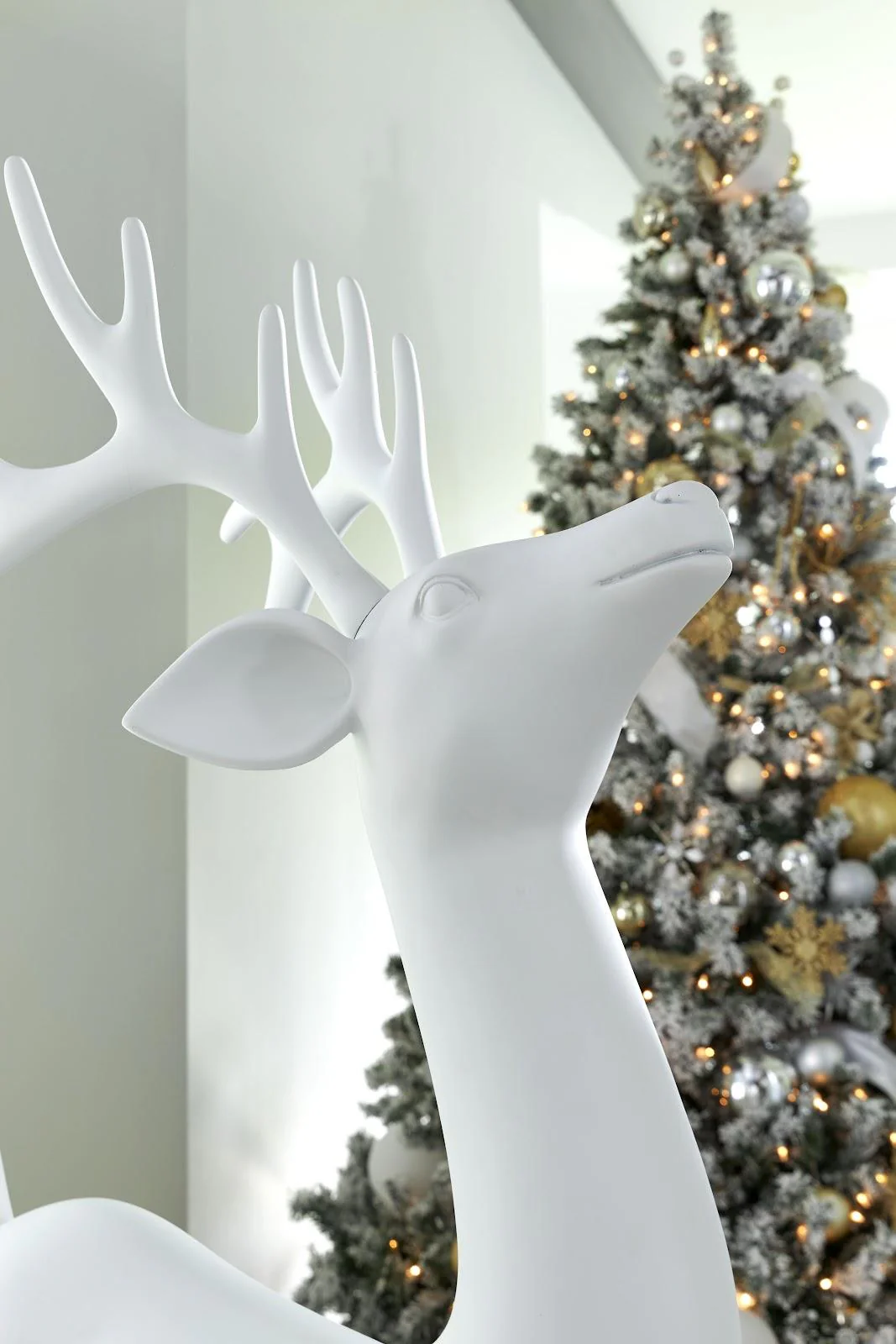 Standing Reindeer, White - Image 6