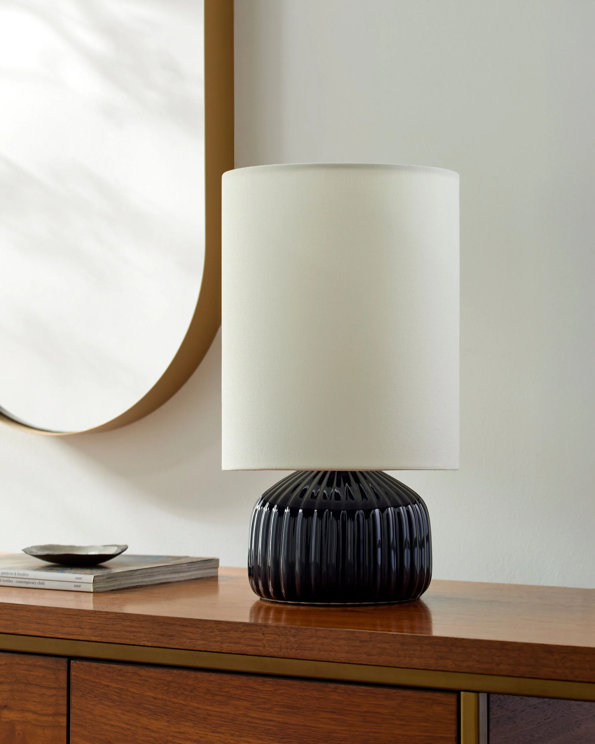 Vadso Accent Table Lamp - Image 21