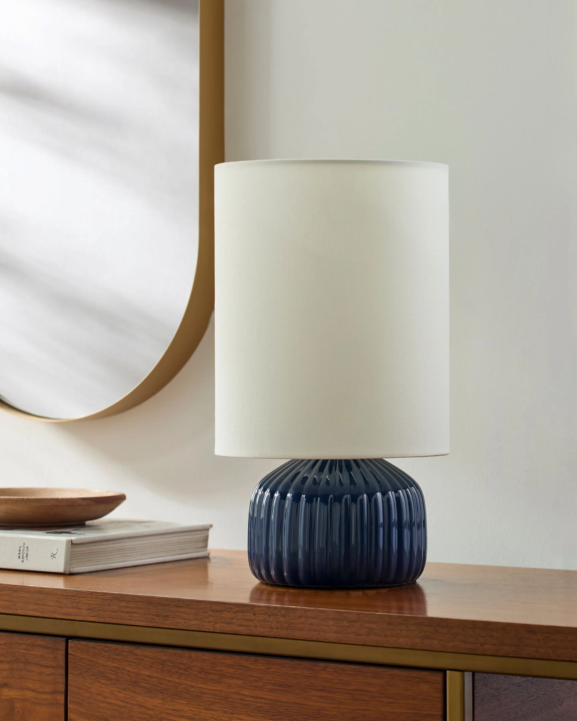 Vadso Accent Table Lamp - Image 6